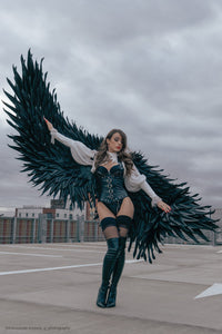 Corsetto sottoseno in similpelle nera con allacciatura al collo