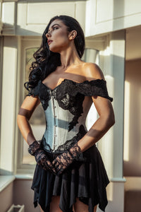 Corsetto intero lungo in grigio con maniche ad alette in pizzo